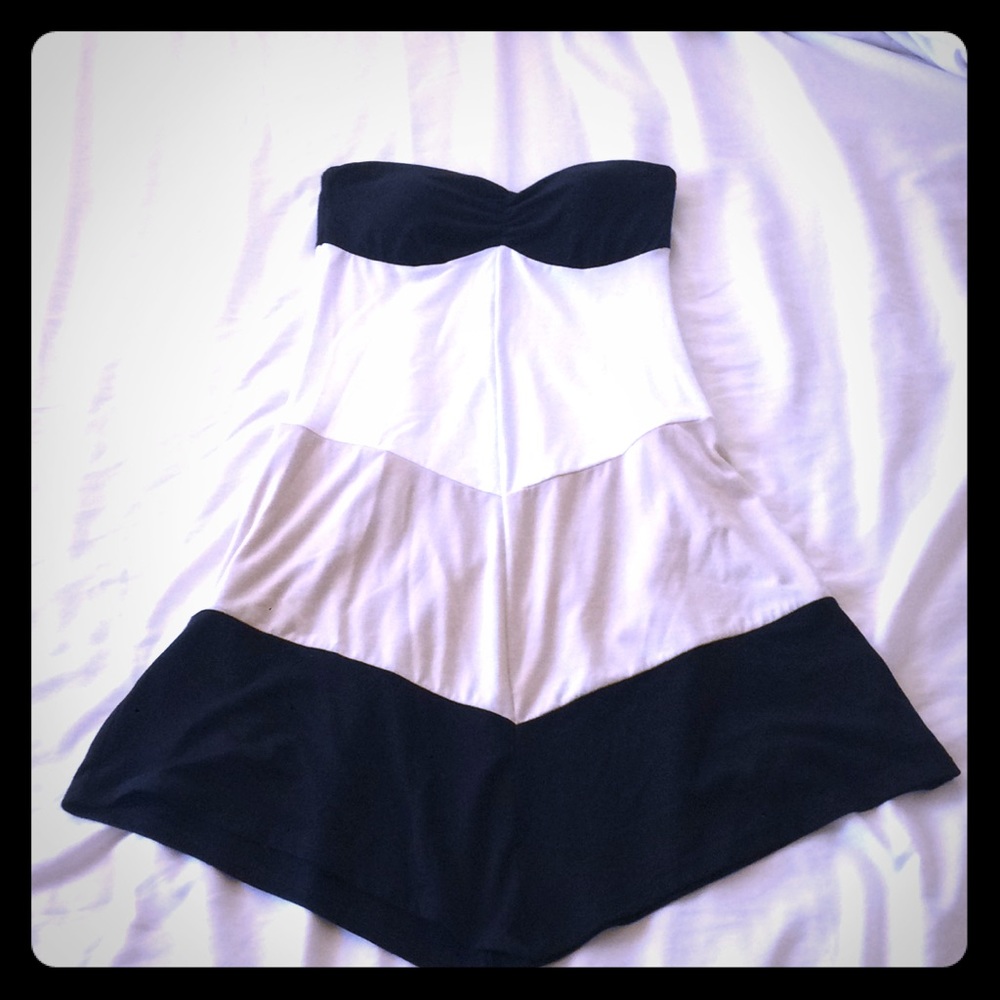 Super cute Guess strapless tri color mini dress!